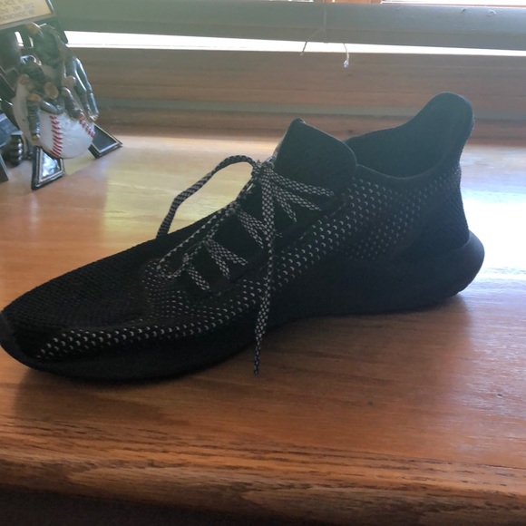 Athletic_Shoes